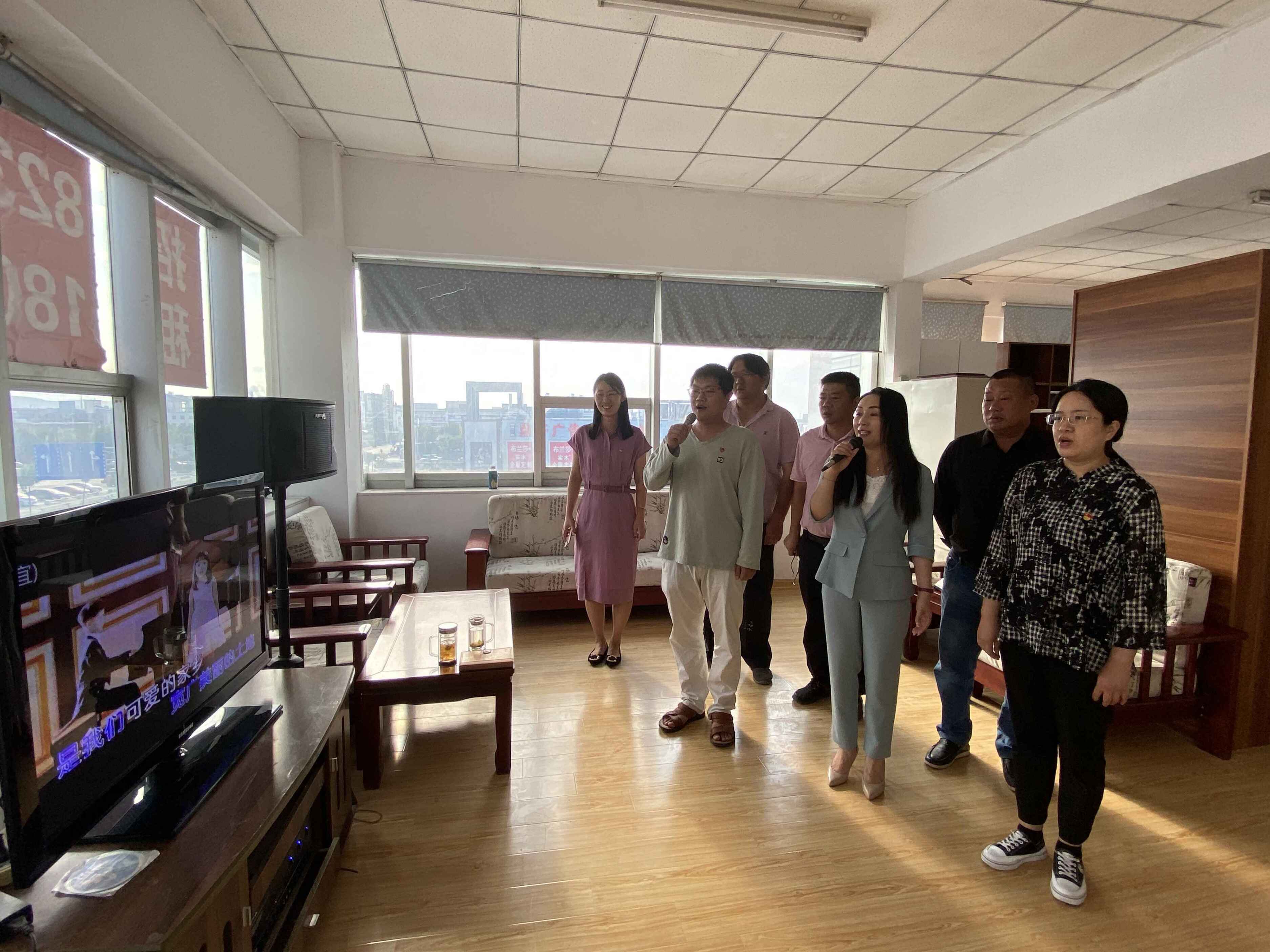 開展紅歌、司歌傳唱